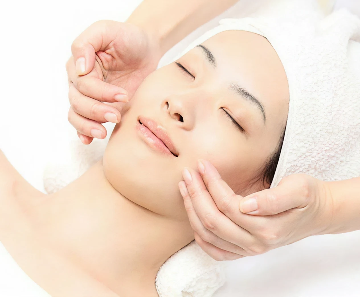 Two women in a treatment setting, representing FaBesthetics blog
